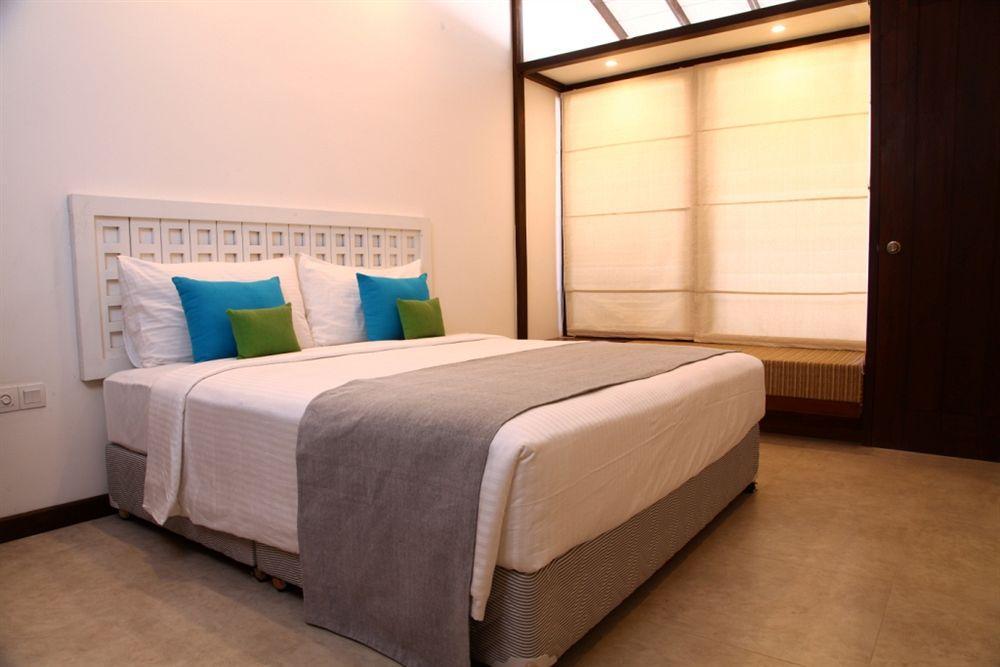 Blue Oceanic Beach Hotel Negombo Buitenkant foto